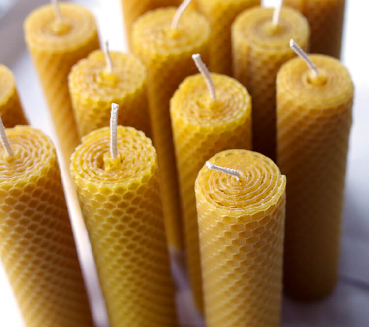 Kit Bambini Kit DIY per Creare 5 Candele di Cera d’api Paint it Red Creare da sé Candele di Cera d’api con Nastro Decorativo e Forme Sagomate Cera d’api Pura al 100% dalla Germania 