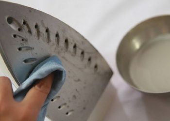 ferro-da-stiro-pulizia