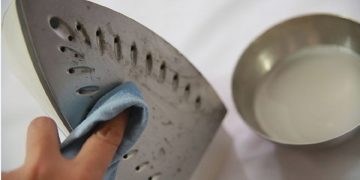 ferro-da-stiro-pulizia