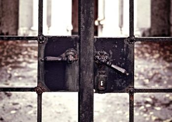 pulire ruggine cancello