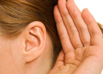 come stappare le orecchie dal cerume