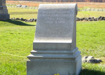 come pulire lapide di marmo