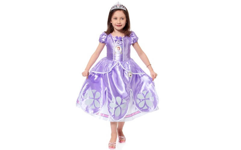 Bambina con vestito da principessa