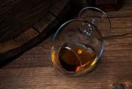 togliere alcol legno