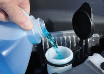 liquido per motore auto