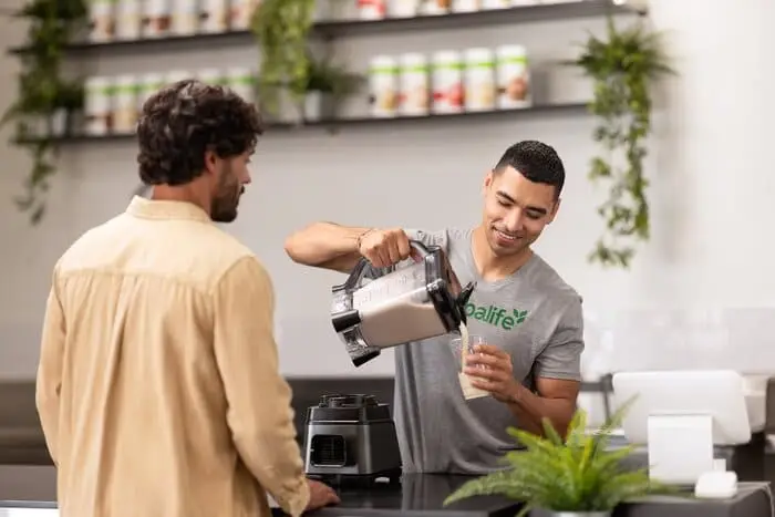 distributore Herbalife versaprodotto a cliente
