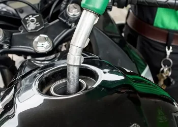 come consumare meno in moto