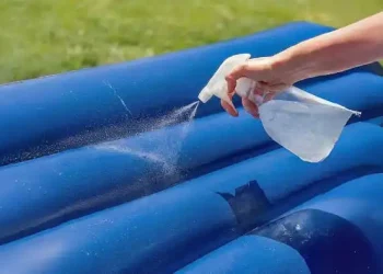 piscina gonfiabile sporca