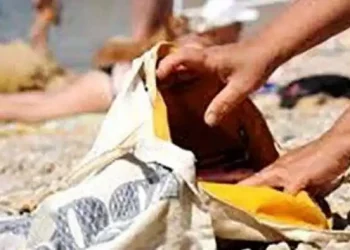 proteggere soldi spiaggia