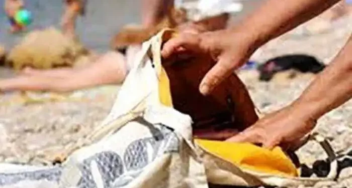 proteggere soldi spiaggia