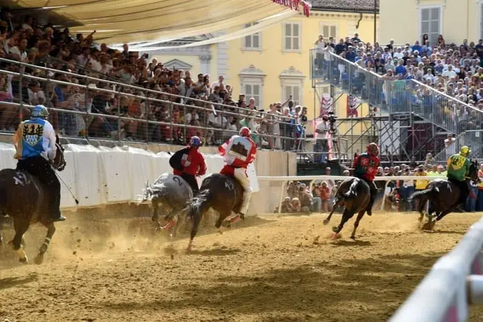 Palio di asti costi